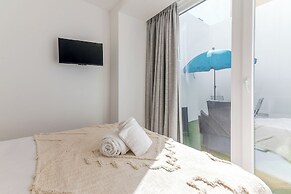 White Angels by Portas do Sol Apartments