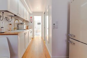 White Angels by Portas do Sol Apartments