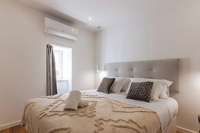 White Angels by Portas do Sol Apartments