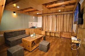 Mountainshack Riverside Stay & Cafe