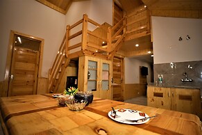 Mountainshack Riverside Stay & Cafe