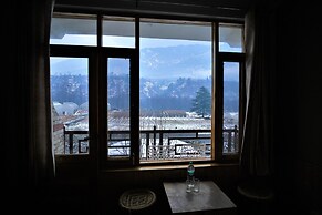 Mountainshack Riverside Stay & Cafe