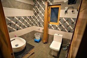 Mountainshack Riverside Stay & Cafe