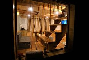 Mountainshack Riverside Stay & Cafe