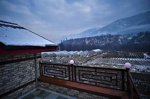 Mountainshack Riverside Stay & Cafe
