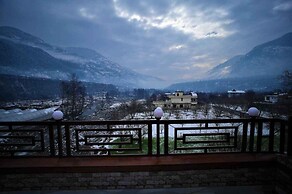 Mountainshack Riverside Stay & Cafe