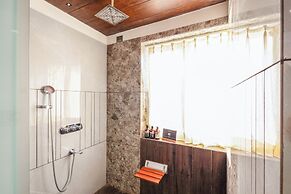 ELIVAAS Prive Mountain Creek 1 Luxe Room