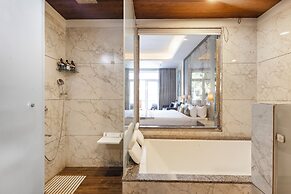 ELIVAAS Prive Mountain Creek 1 Luxe Room