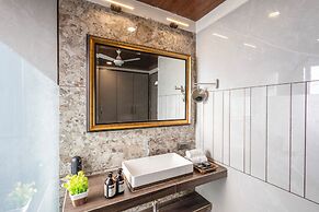 ELIVAAS Prive Mountain Creek 1 Luxe Room