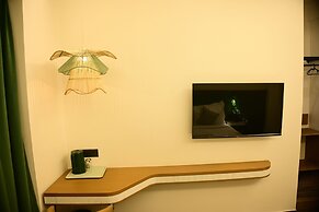 Earth Hotels Hebbal
