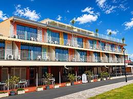 Largo Beach Hotel