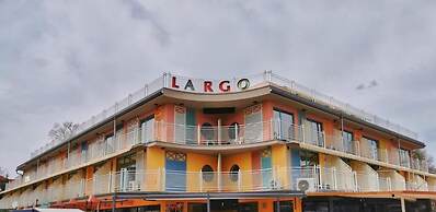 Largo Beach Hotel