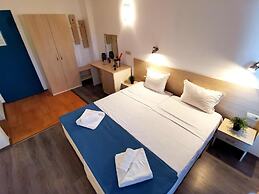 Largo Beach Hotel