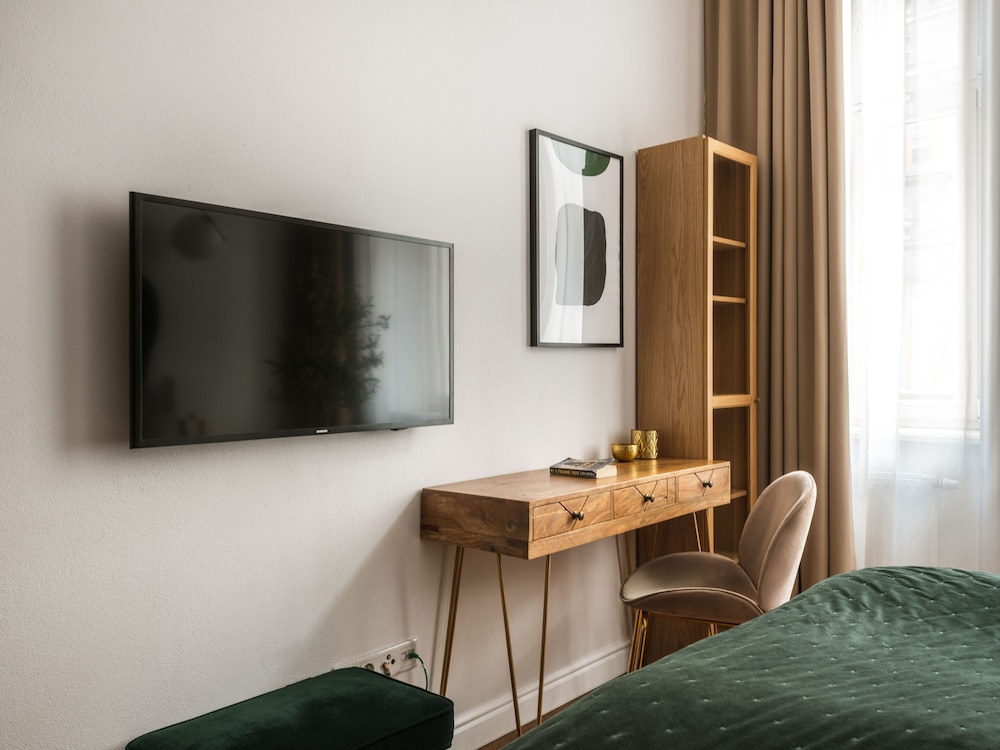 The Gallery Suites by Fragola Collection