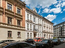 The Gallery Suites by Fragola Collection