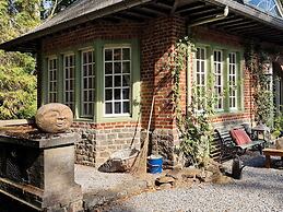 Historic Romantic Pavilion Retreat for 4