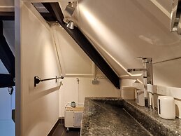 Historic Romantic Pavilion Retreat for 4