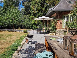 Historic Romantic Pavilion Retreat for 4