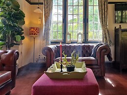 Historic Romantic Pavilion Retreat for 4