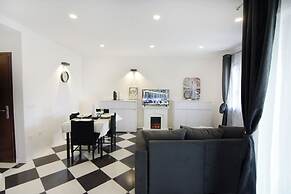 Stylish Renovated Vacation Flat With Terrace