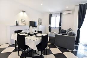 Stylish Renovated Vacation Flat With Terrace