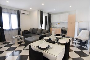Stylish Renovated Vacation Flat With Terrace