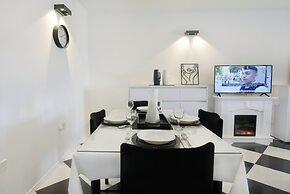 Stylish Renovated Vacation Flat With Terrace