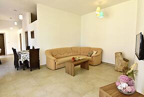 Perfect Holiday Apartment With Pool