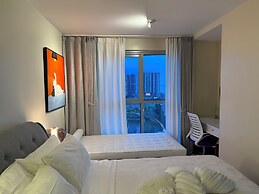 Playful 1BR Bayview Near Okada & MOA