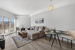 Bright 1 Bdrm at Amenity Rich Resort 102