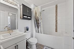 Bright 1 Bdrm at Amenity Rich Resort 102