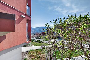Bright 1 Bdrm at Amenity Rich Resort 102