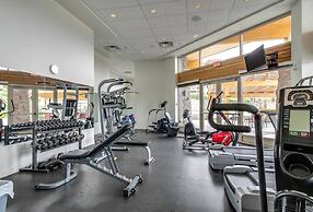 Bright 1 Bdrm at Amenity Rich Resort 102