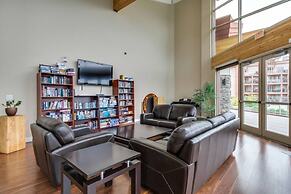 Bright 1 Bdrm at Amenity Rich Resort 102