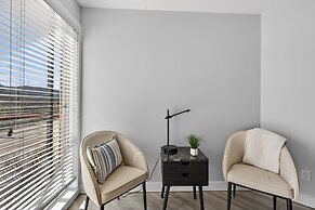 Bright 1 Bdrm at Amenity Rich Resort 102