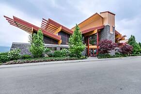 Bright 1 Bdrm at Amenity Rich Resort 102