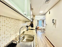 Cosmos Living Premier Studio Near Metro