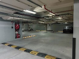 Cosmos Living Premier Studio Near Metro