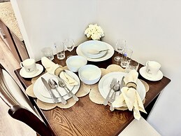 Cosmos Living Premier Studio Near Metro