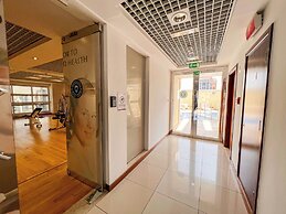Cosmos Living Premier Studio Near Metro