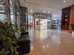 Cosmos Living Premier Studio Near Metro