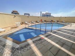 Cosmos Living Premier Studio Near Metro