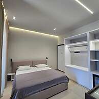 Suites By Jordan's Hotel