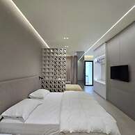 Suites By Jordan's Hotel