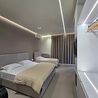 Suites By Jordan's Hotel