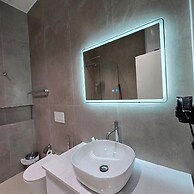 Suites By Jordan's Hotel