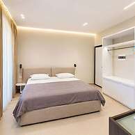 Suites By Jordan's Hotel