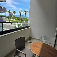 Suites By Jordan's Hotel