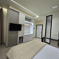Suites By Jordan's Hotel