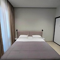 Suites By Jordan's Hotel